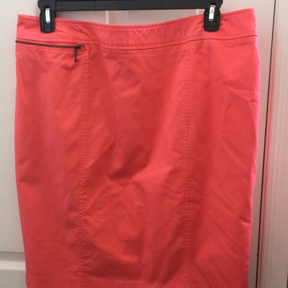 FINAL MARKDOWN Trendy mossimo skirt 18